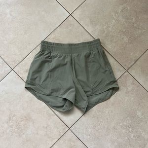 Lululemon Hotty Hot Short *High-Rise 4" in Rosemary Green Size 6